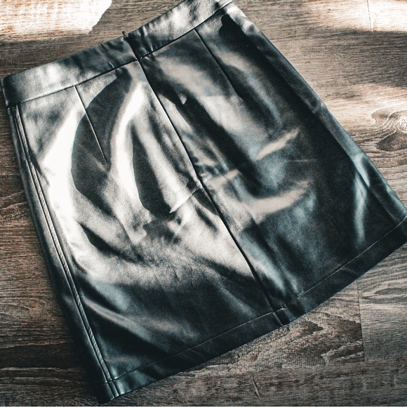 French Connection Faux Leather Skirt - Picture 3 of 6